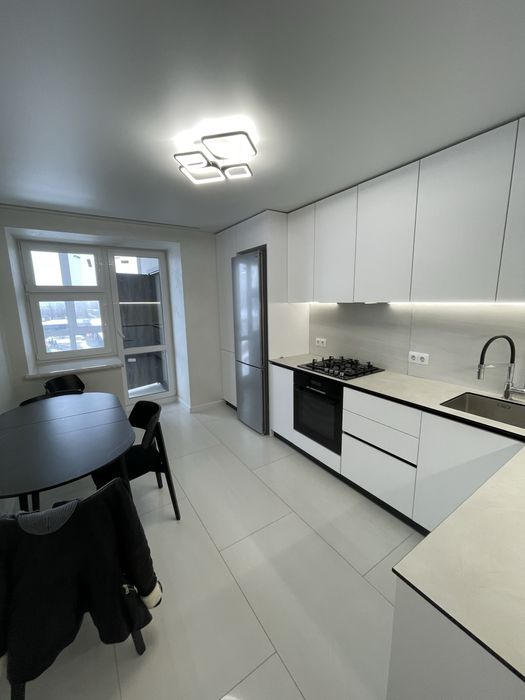 Оренда 2 км квартири на провулку Тарнавського із видом на площу Ринок