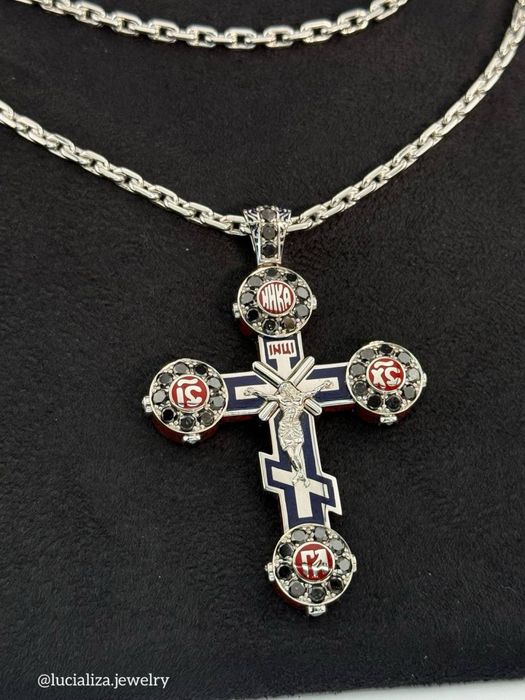 Хрест з діамантами  Біле золото 750 проба