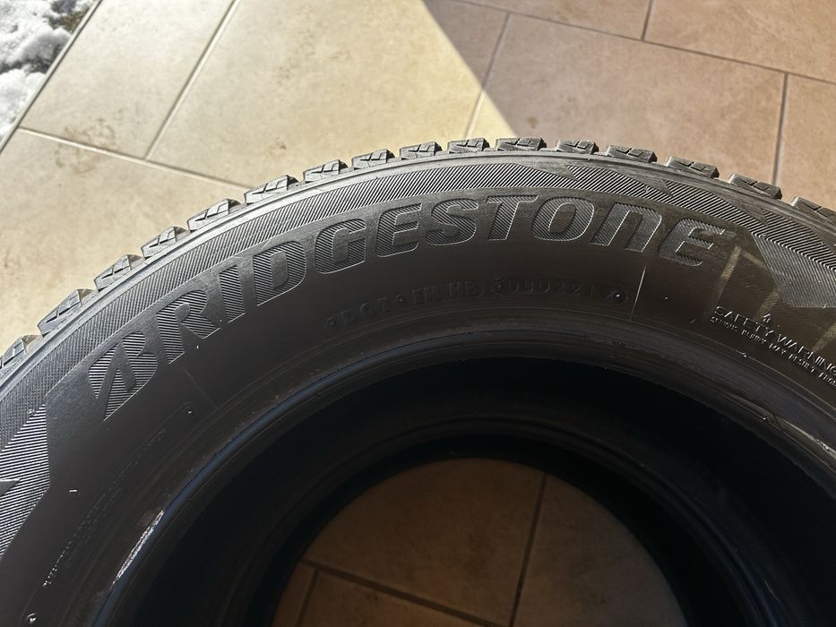 Резина BRIDGESTONE 215*65 r16 зимова 2019 року