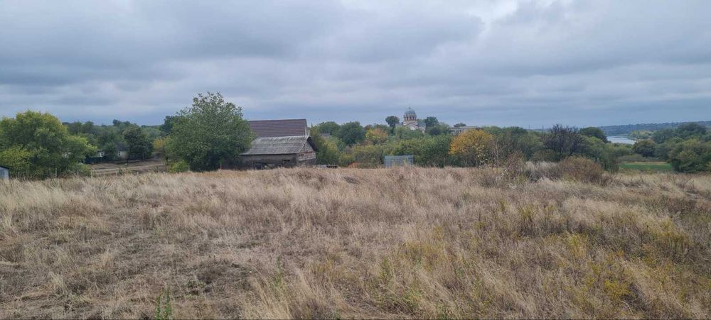 Продаж земельної ділянки на березі річки