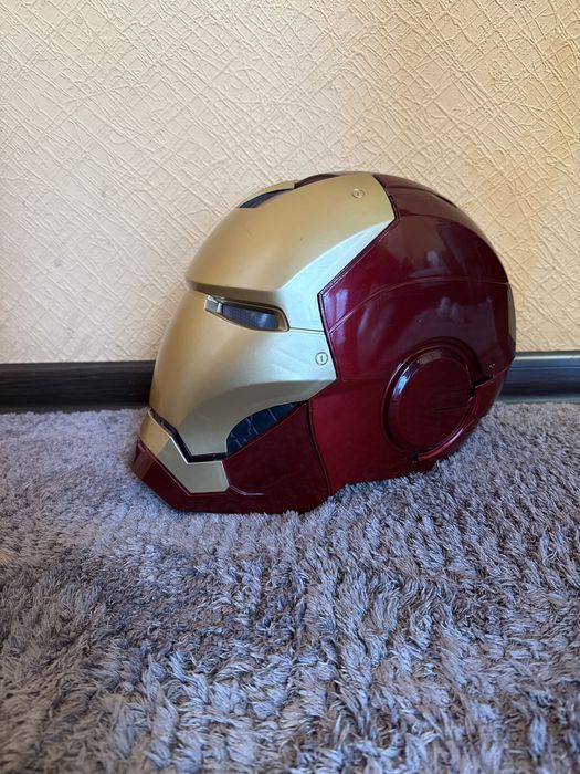 Продам колекційний шолом Iron men