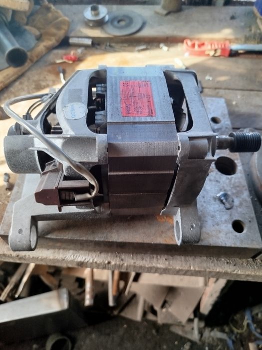 Мотор від пральної машини