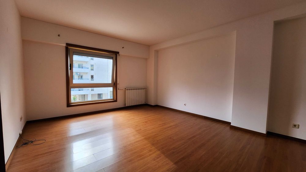 Arrenda-se apartamento T2 Vale das flores