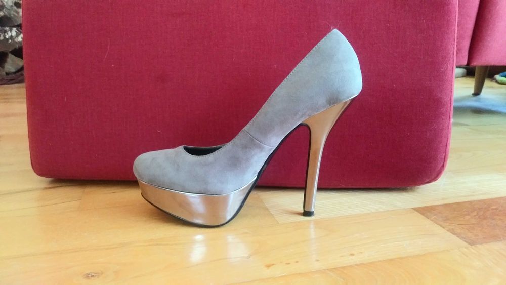 Buty na obcasie LOVE LABEL