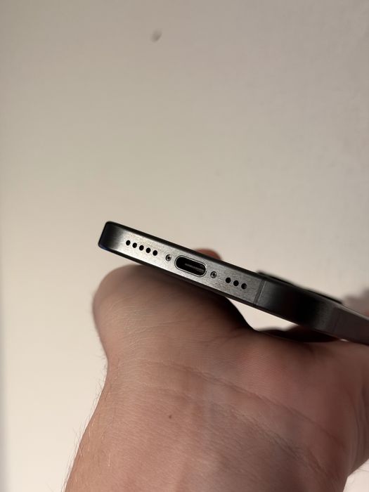 iPhone 15 Pro 100% Baterii
