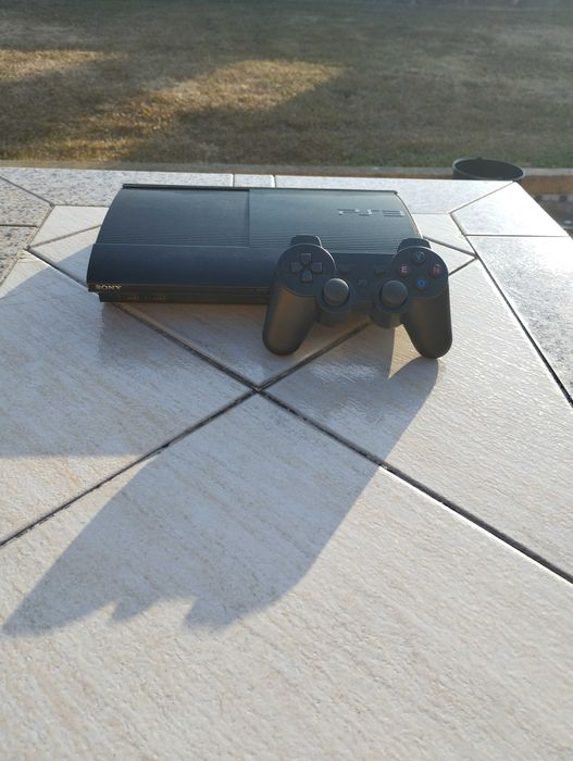 PlayStation 3 Super Slim + Comando DualShock Revisto