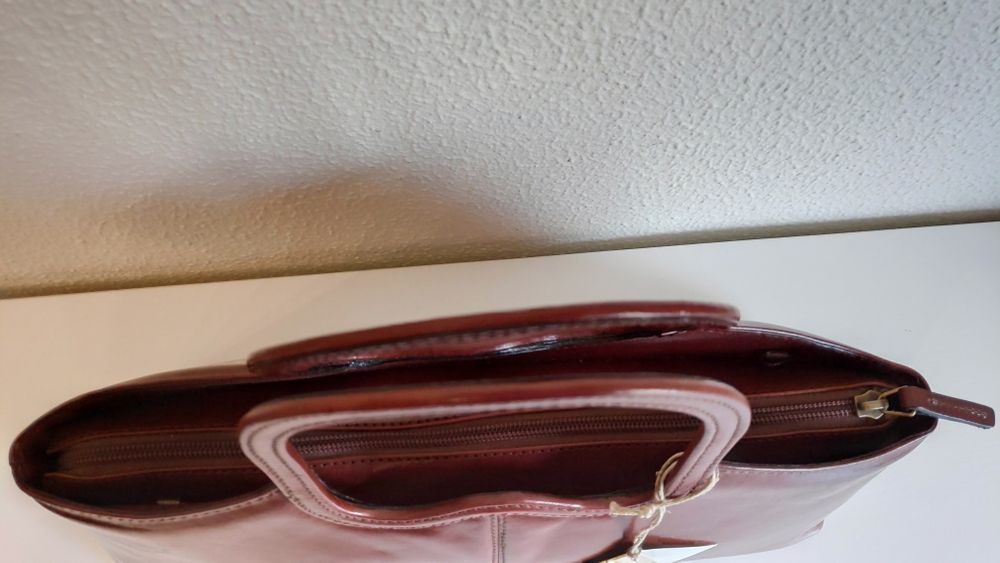 Mala em pele genuína NOVA