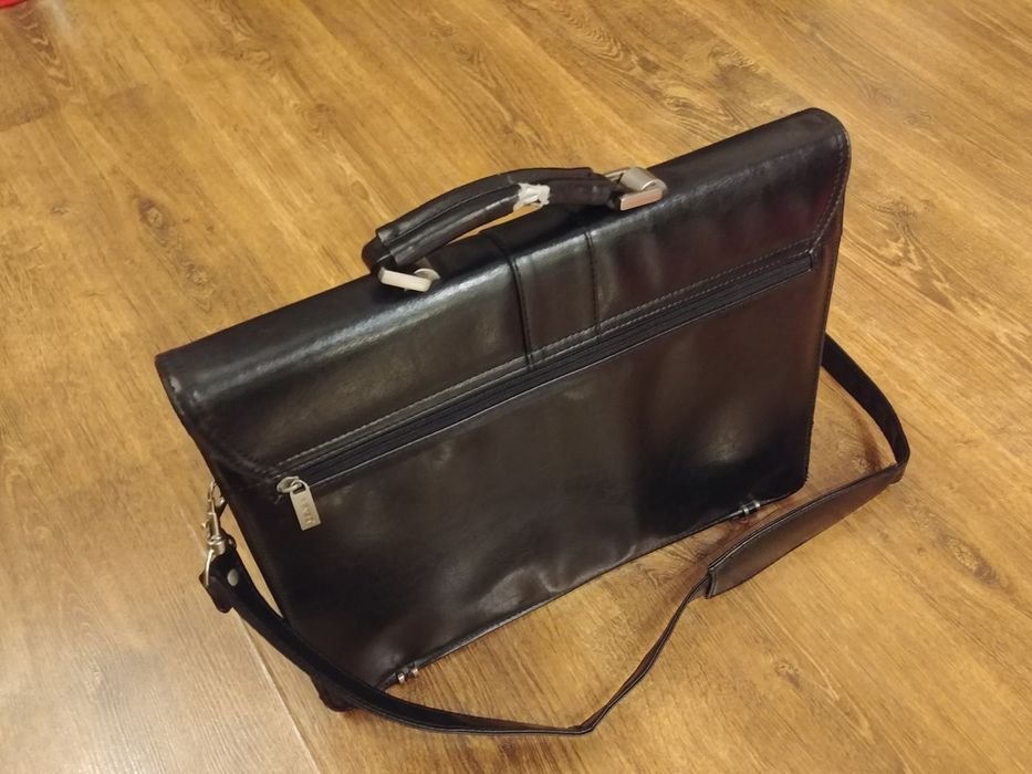 Neseser skórzany, czarny