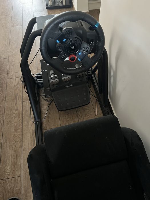 siedzisko gamingowe Huzaro + kierownica Logitech