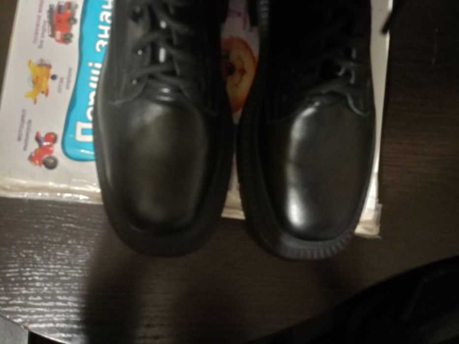 Шкіряні  нові черевики,берци