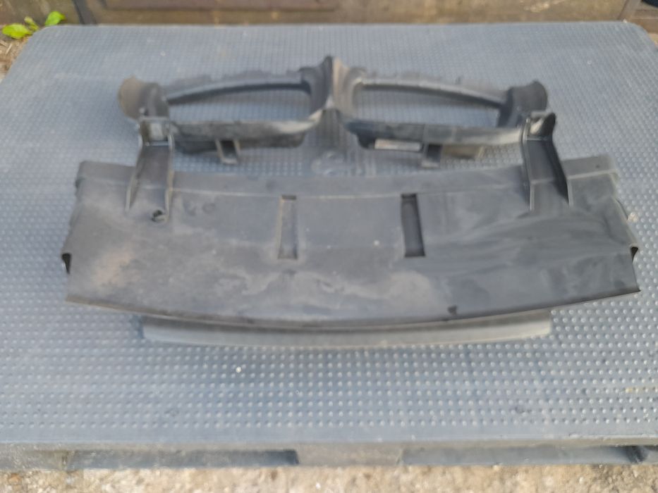 Bmw e81 e82 e88 e87 wlot,kierownica powietrza dolna