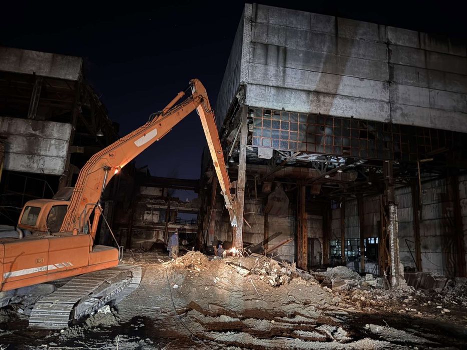 Гусеничний екскаватор