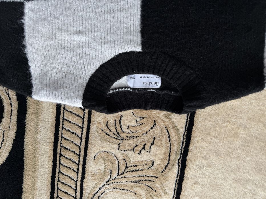 Sweter czarno biały w kratę szachownice 34/XS Bershka