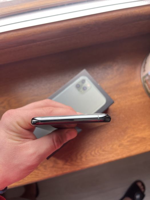 Продам Iphone 11 pro max