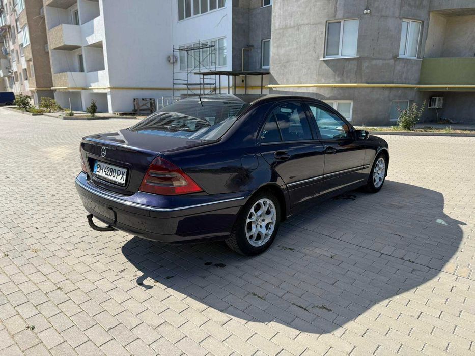 Mercedes C-Class 2.2 дизель АВТОМАТ 2000 год