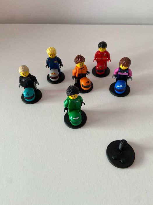 Suporte individual para minifigura e capacete LEGO