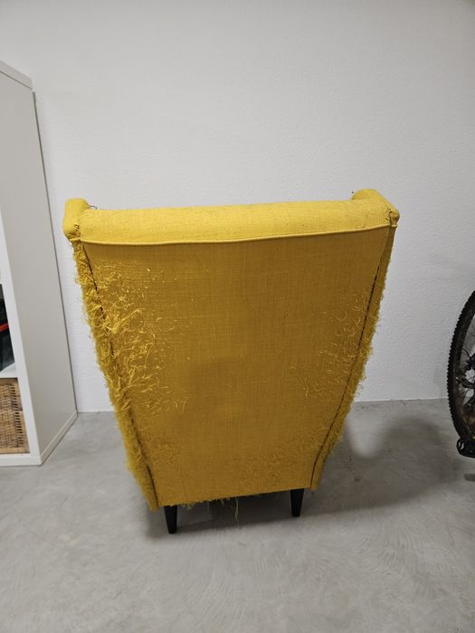 Poltrona/Sofá amarelo STRANDMON IKEA