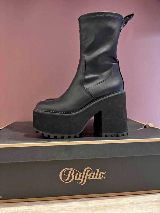 Kozaki na platformie - Buffalo