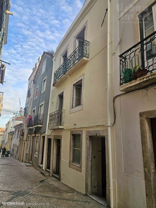 Vendo T2 para remodelação em predio totalmente remodelado