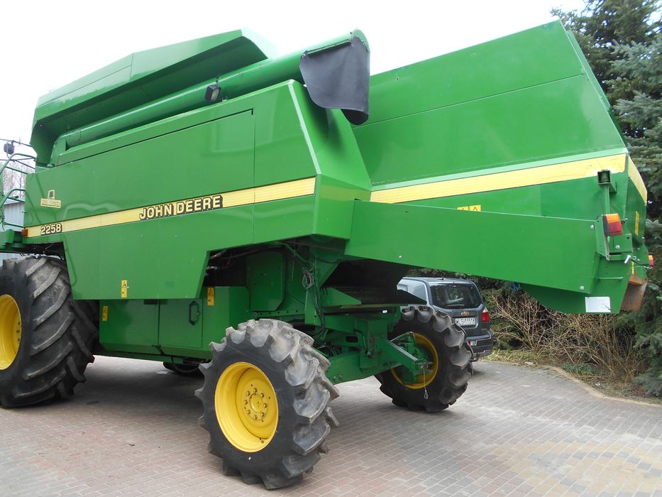 Kombajn John Deere 2258 Hillmaster 4x4 rok prod. 1999