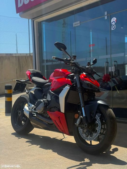 Ducati Streetfighter V2