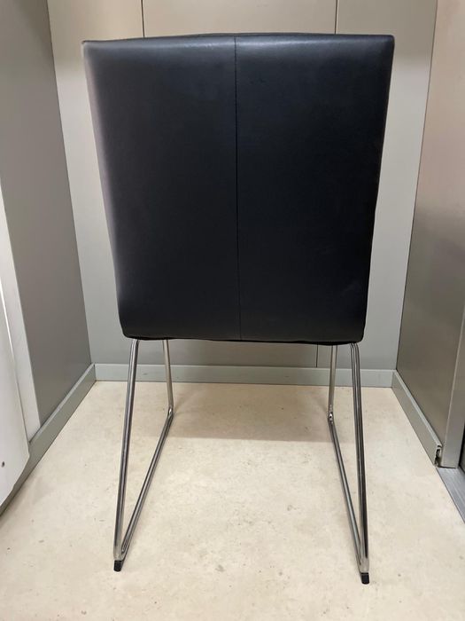 Cadeira em pele sintetica