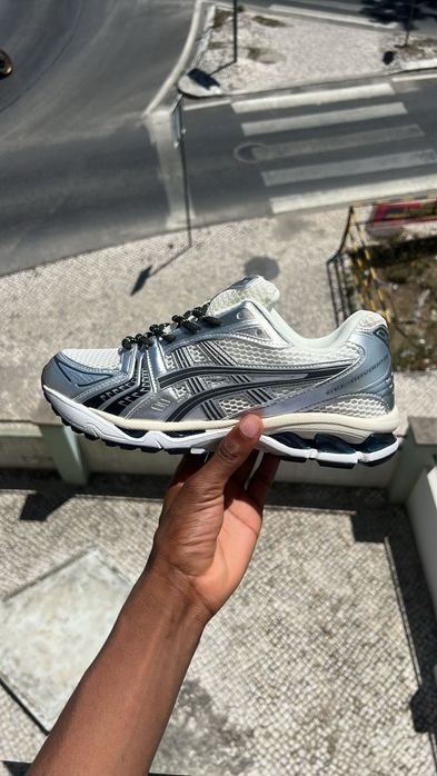 Sapato Asics cizento