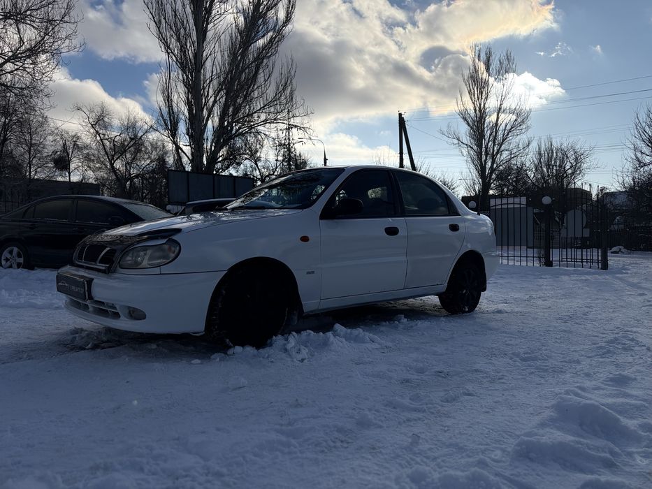 Продам Ланос 2001 год 1.5 газ бензин SE