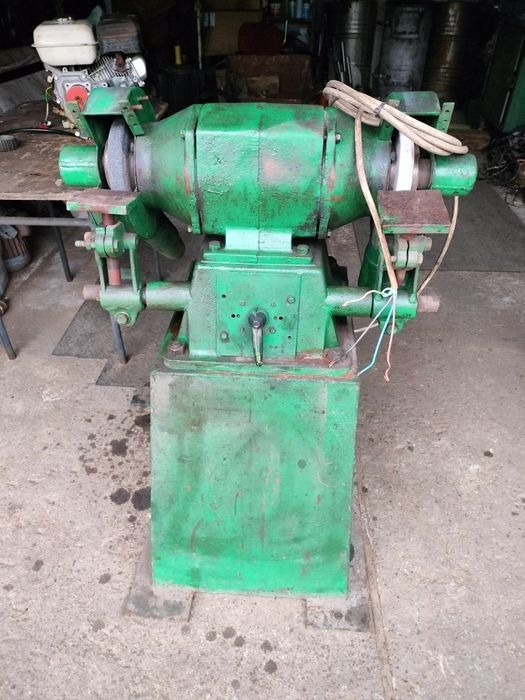 Szlifierka, ostrzałka na postumencie trójfazowa.