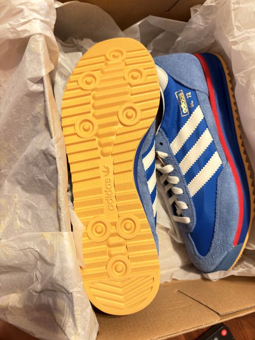 Tenis Adidas.