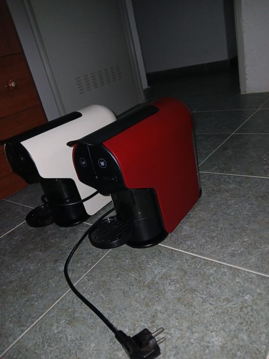 maquina cafe delta q vermelha