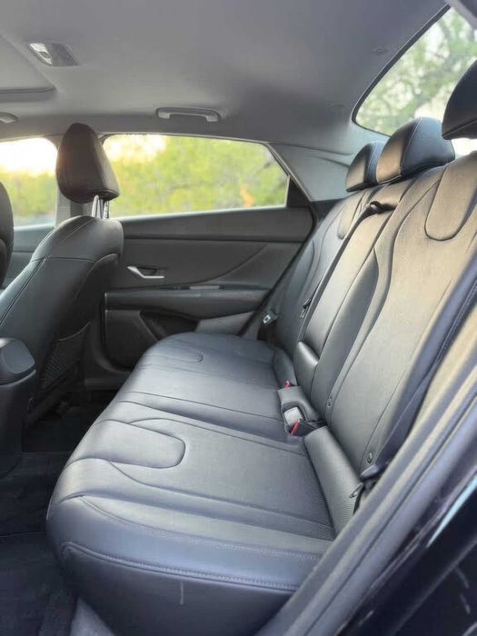 Hyundai Elantra Limited      2022