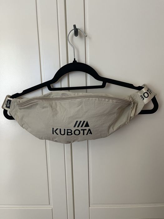 Beżowa nerka Kubota