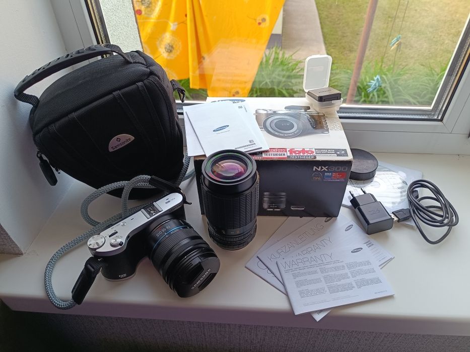Фотоапарат беззеркалка Samsung NX 300