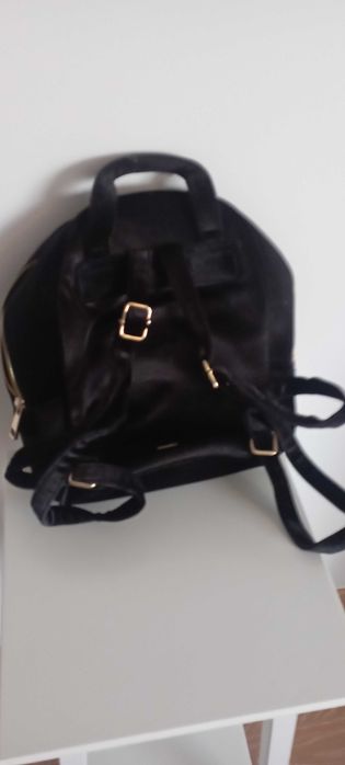 Mochila de senhora em veludo preto