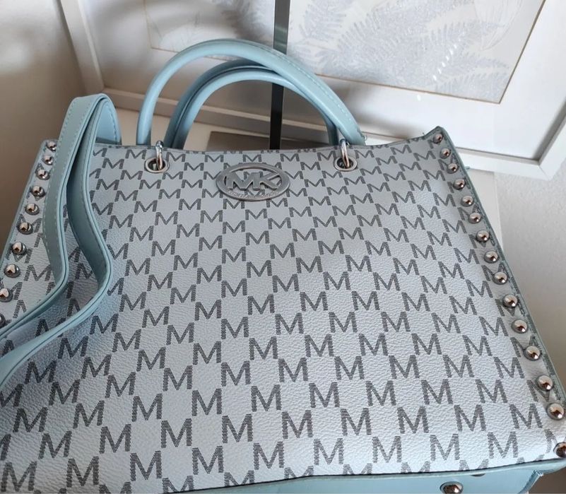 Mala tote azul claro ( portes incluídos)