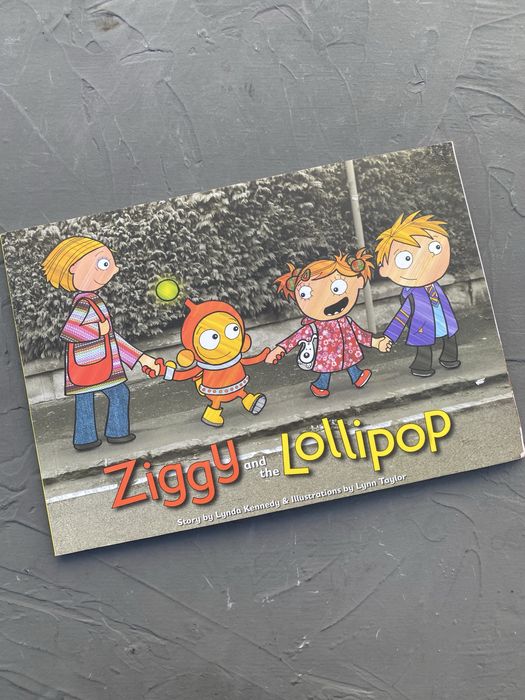 Книга англійською мовою ziggy and the lollipop