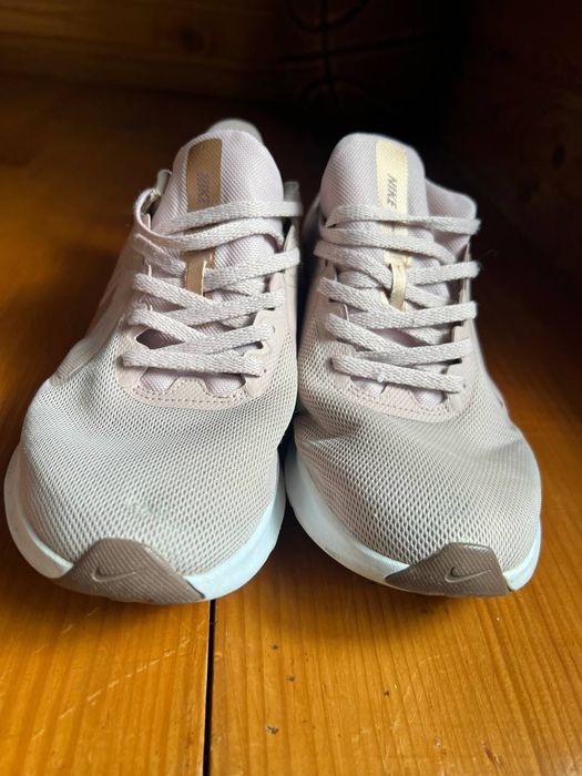 Продаю Nike жіночі