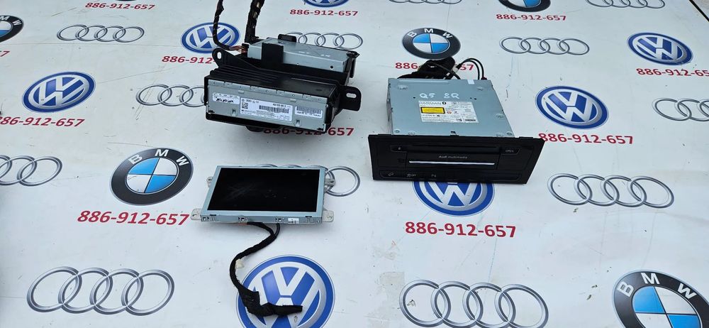 Audi Q5 8R EKRAN WYŚWIETLACZ MONITOR MMI NAWIGACJI 8R0919604A  JEDNOSTKA STACJA MULTIMEDIA MMI HARMAN 8R1035746D  TUNER RADIA MMI  4G0035082G  STEROWNIK KAMERY COFANIA 8R0907441A  STELAŻ MODULÓW 8R0035209B