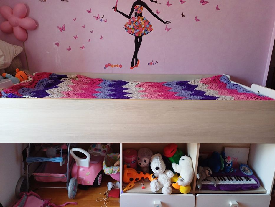 OPORTUNIDADE FINAL! ! Cama alta, colchão ortopédico, estrado, toucador