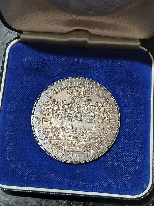 1 Thaler 1680 prata 
Medalha moeda com um peso 28,9grs em prat