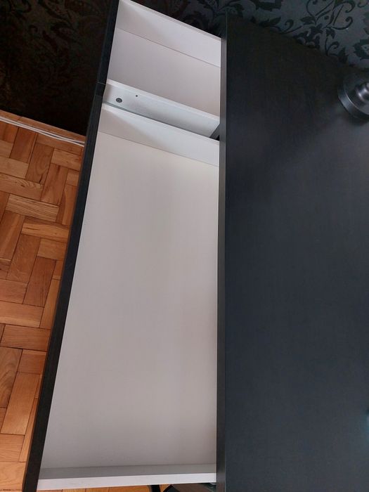 Czarne biurko ikea