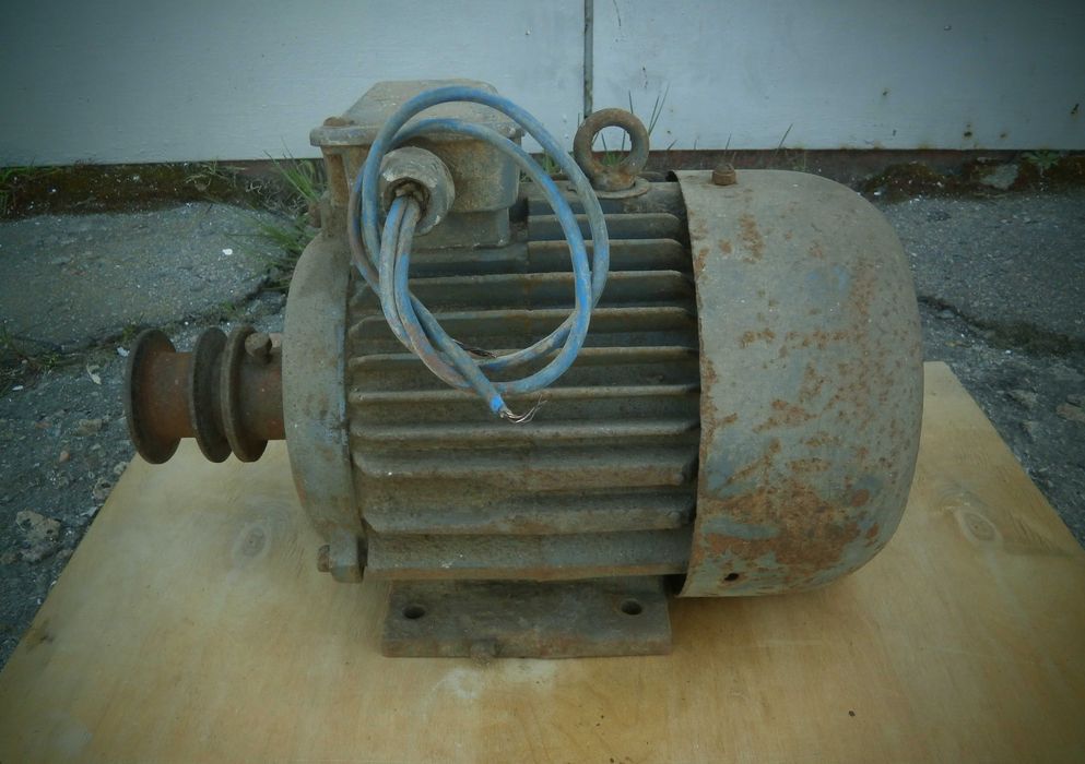 Мотор от циркулярки 220 - 380 В 35 кг СССР