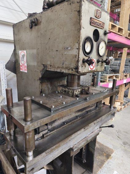 Prasa  VEB Starkstrom