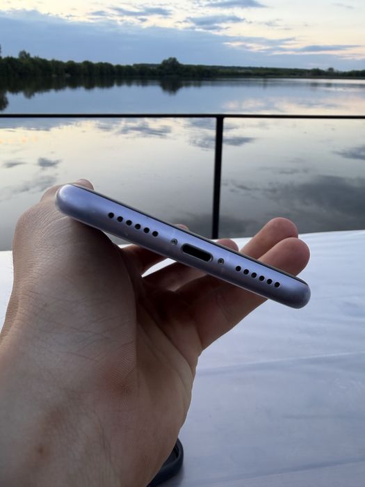 Продам iPhone 11 128g