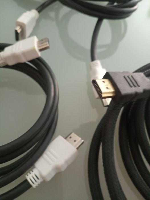 Cabos VGA e HDMI		Novos