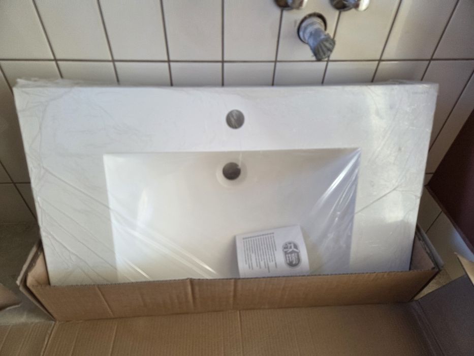 Omnires M+ umywalka meblowa 76x46
