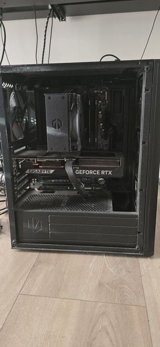 Komputer stacjonarny Rzyen 7800x3d RTX 5070 32 GB DDR5 1 TB SSD
