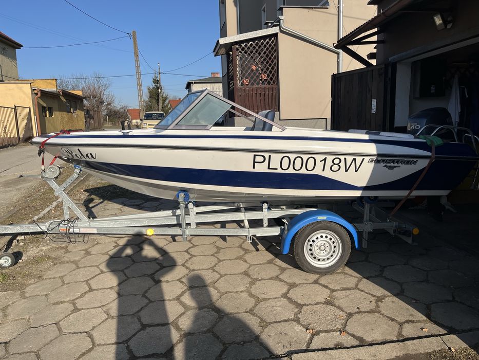 Łódź motorowa glastron model ss v 144  motorówka