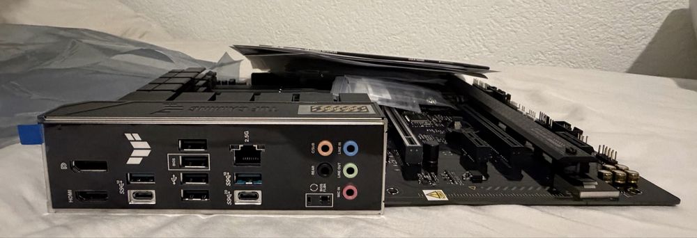 Материнська плата ASUS TUF GAMING B650-E WIFI (sAM5, AMD B650, PCI-Ex16)